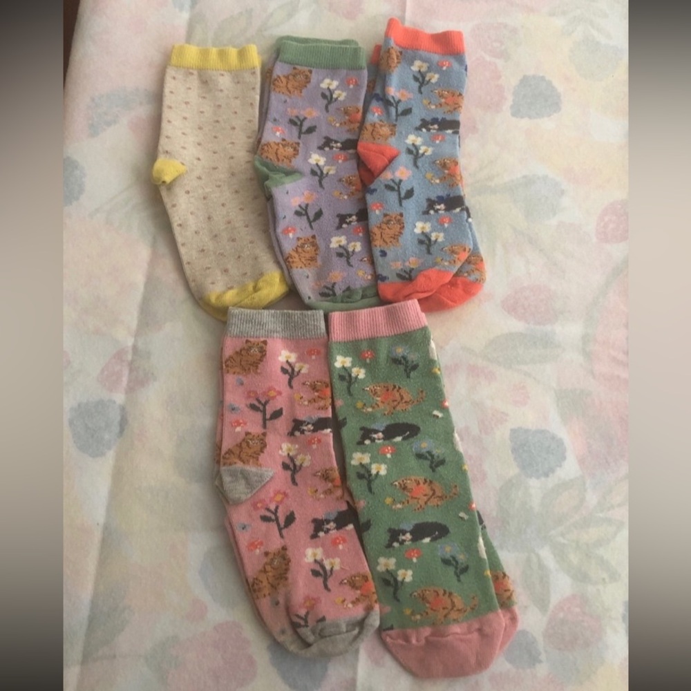 Mini boden cat print socks. Size 10-13.